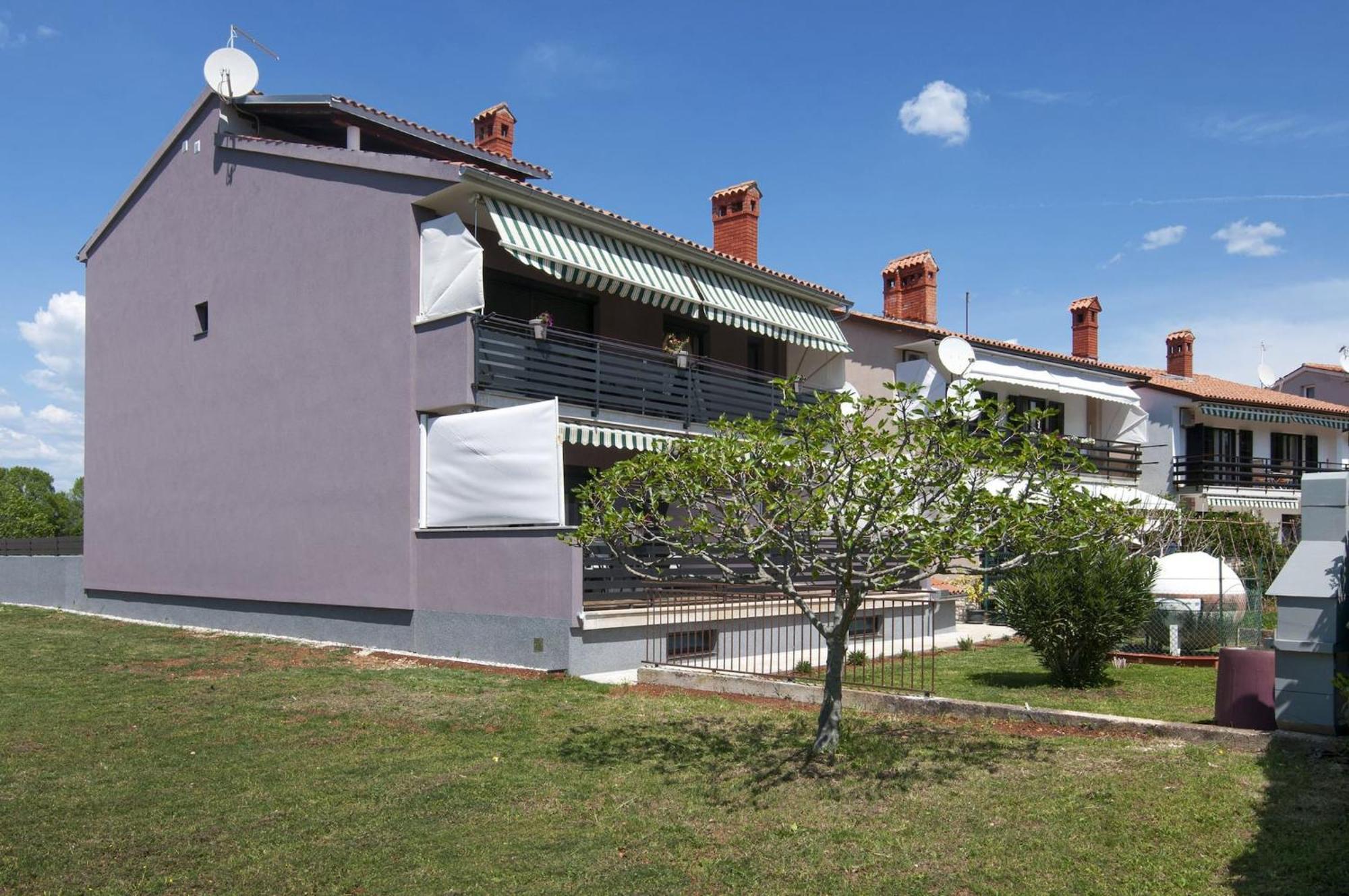 Lovely Apartments In Valbandon Fažana Extérieur photo