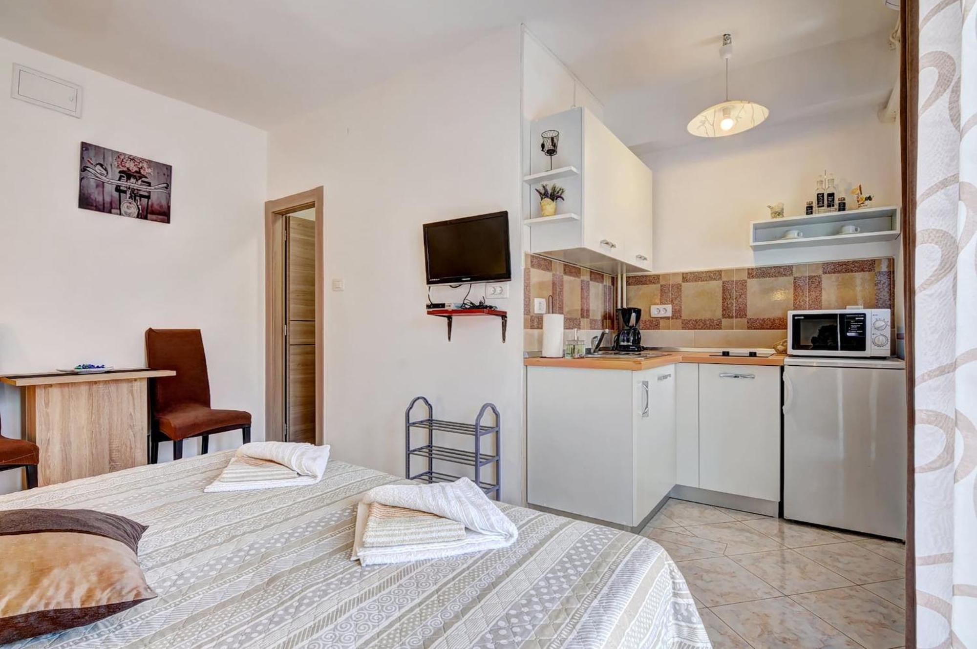 Lovely Apartments In Valbandon Fažana Extérieur photo