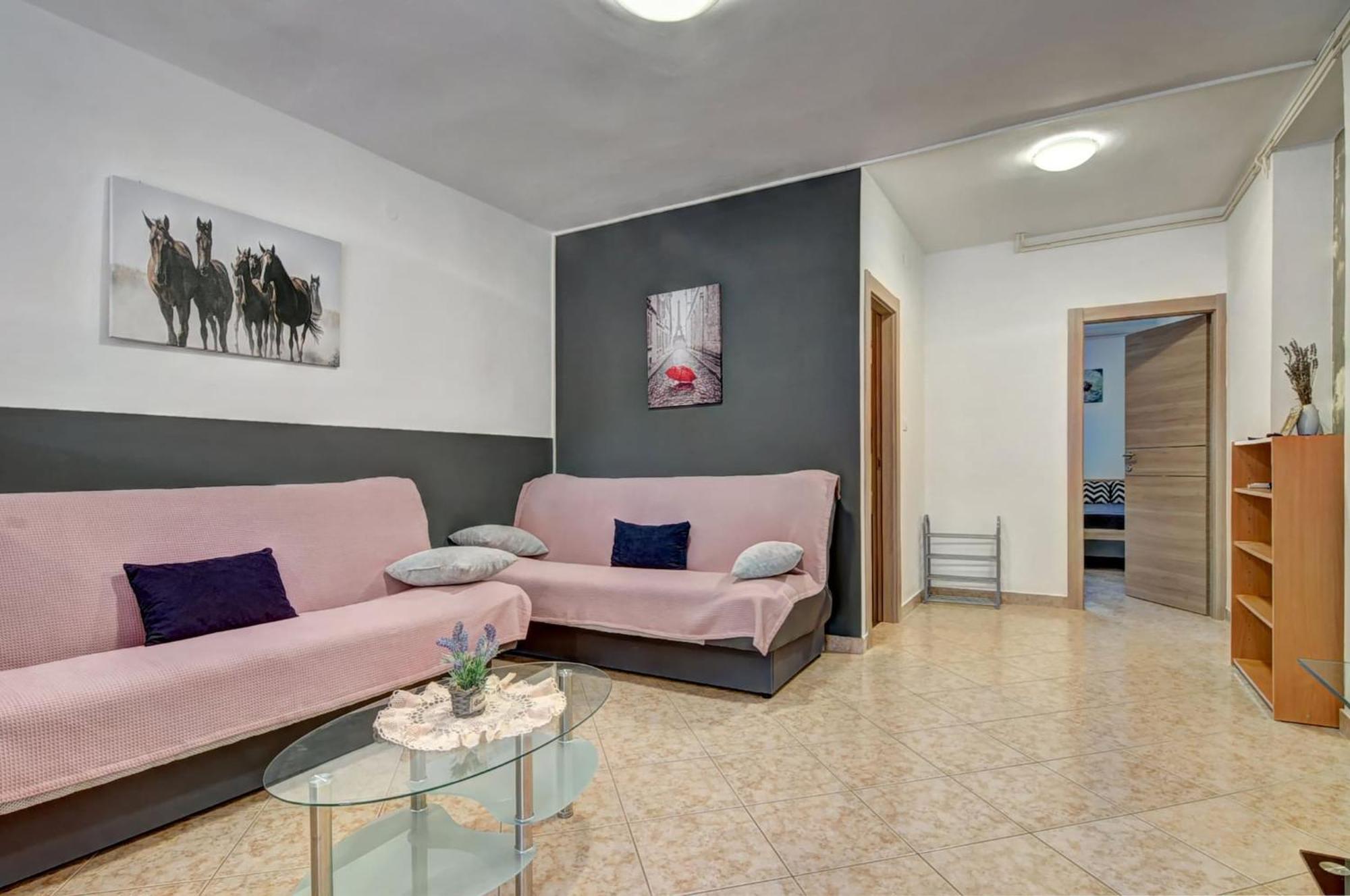 Lovely Apartments In Valbandon Fažana Extérieur photo